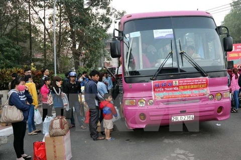 20,000 poor workers offered free home-coming buses in Tet