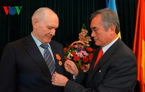 Ukrainian citizen honoured with friendship insignia