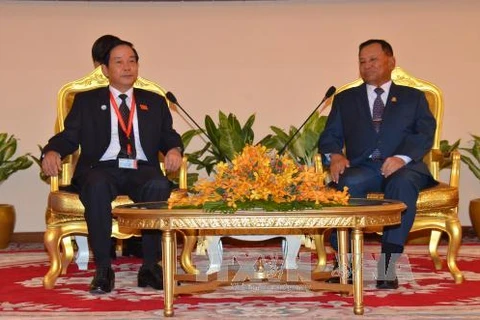 Cambodian Senate President greets Vietnamese lawmaker 