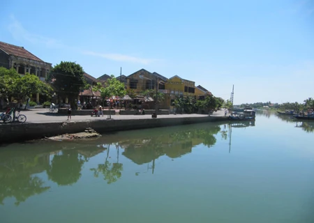 Dyke construction to protect Hoi An ancient city begins