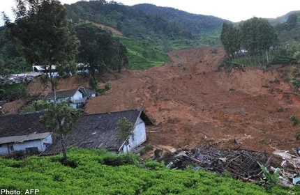 Indonesia: Landslide kills three people 