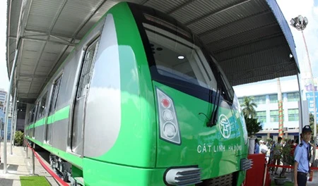 Public gives Hanoi train feedback 
