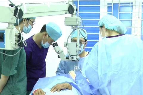 Nearly 1,000 disadvantaged people in Ha Giang receive eye care
