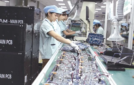 Vietnam needs new wave of investments: official 