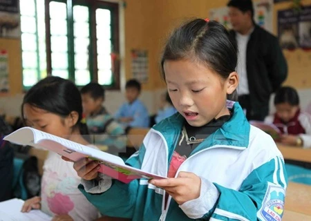 Young Vietnamese students improving reading abilities 