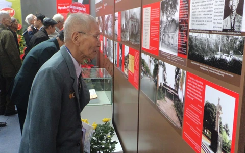 Exhibition tells stories about former Party leaders 