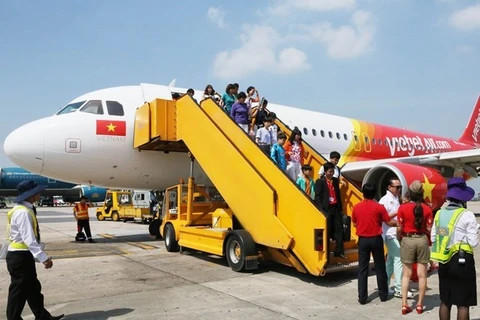 New flight path to connect Hanoi, HCM City