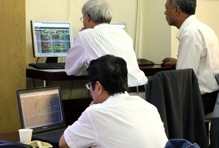 Vietnamese stocks up amid crude volatility