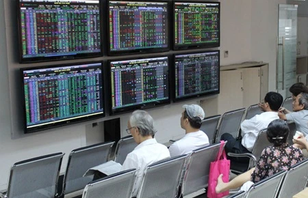 Vietnamese stocks down, led by banks 