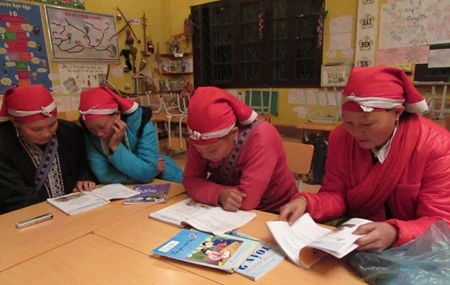 Ethnic women learn to read, write in free class 