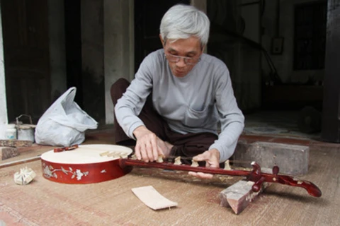 Dao Xa village craftsman helps preserve folk music 