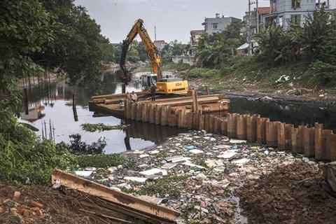 Hanoi tackles sewage in Nhue River