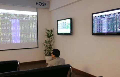 Low investor confidence sees stocks in Vietnamese financial firms fall