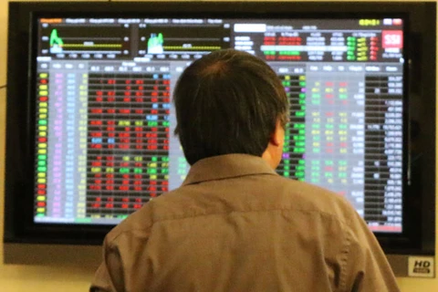 Vietnam’s stocks fall, investors cautious