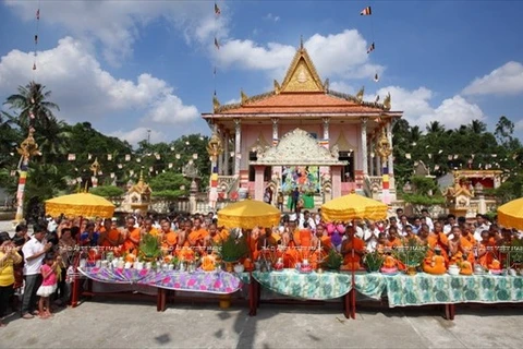 Southern Khmer groups enjoy traditional Chol Chnam Thmay 