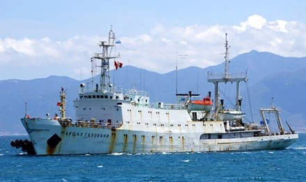 Russia’s hydrographic vessel docks at Cam Ranh port