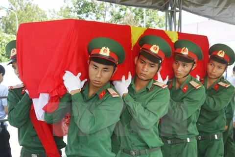 Volunteer soldiers’ remains laid to rest in Kon Tum 