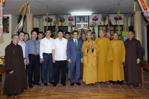 Deputy PM visits Vietnam Buddhist Sangha Supreme Patriarch
