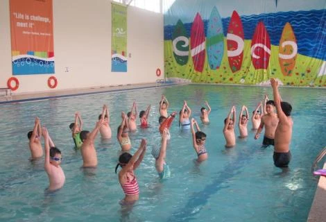 Dong Thap popularises swimming skills for children