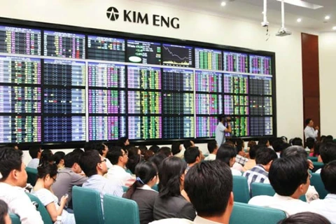 Blue chips lift VN Index for third day 
