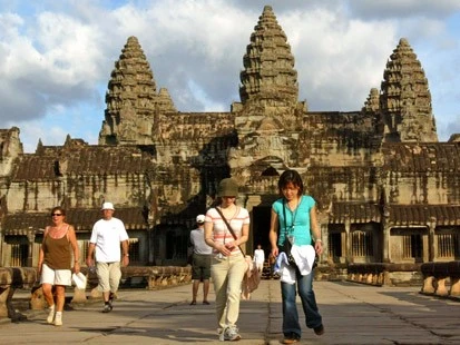 Cambodia welcomes 2.4 million foreign visitors in H1