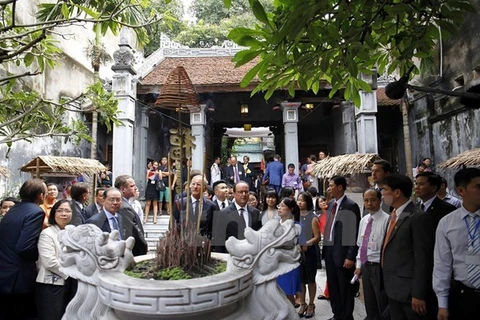 French President hails preservation of Hanoi Old Quarter 
