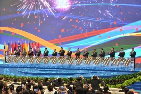 Vietnam-China relations continue positive development 