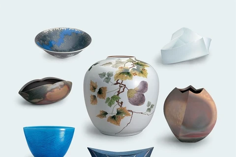 Japanese artists exhibit contemporary pottery 