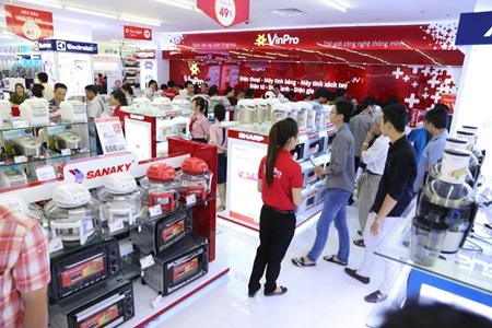 Retailers should focus on services: experts