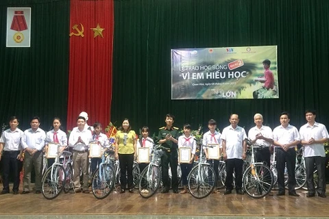 Viettel gives bicycles to studious students in Thanh Hoa