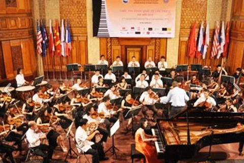  Vietnam shines at Hanoi international piano competition 