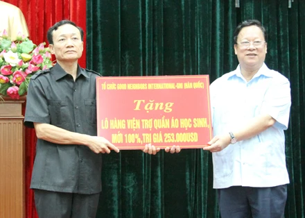 RoK organisation supports needy students in Ninh Binh 