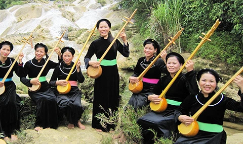 Festival celebrates ethnic then singing