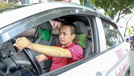 Taxi drivers tune to interactive radio 