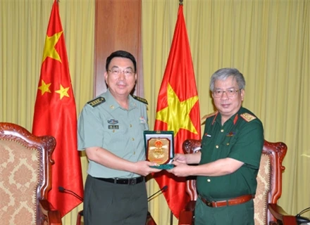  Vietnam, China armed forces called to increase trust