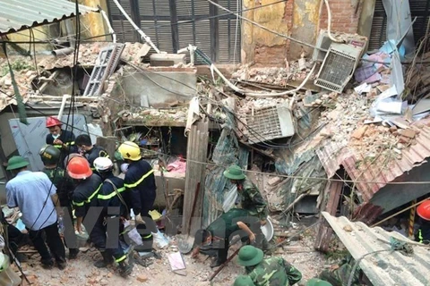 Hanoi aids villa collapse victims to restore activities