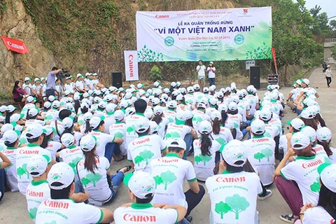 Canon Vietnam launches Shan Tuyet tea tree planting