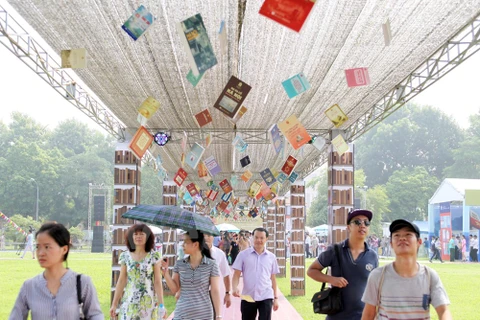 Book Festival bustling in Thang Long royal citadel