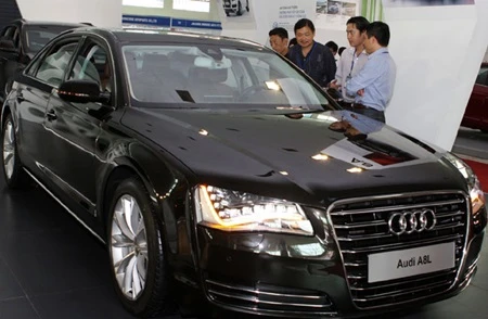 Overseas Vietnamese receive car tax break