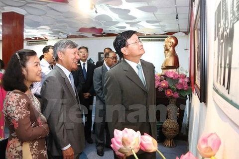 Photo exhibition in Laos highlights VN’s 70-year diplomacy 