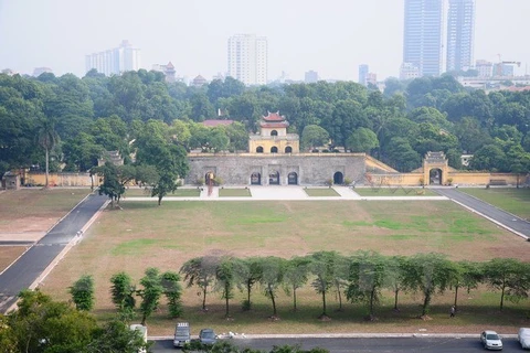 Objects on Thang Long citadel presented to Ho Chi Minh City 