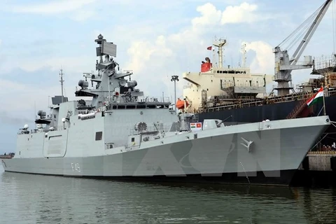 Indian navy ship anchors at Da Nang port 