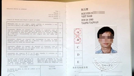 Vietnam begins issuing international driving licenses