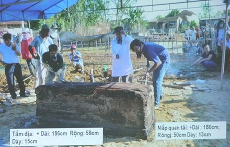 Excavation of ancient tomb made public in Binh Dinh 