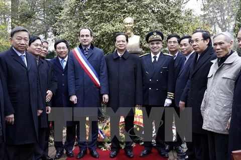 PM reiterates friendship with French people 