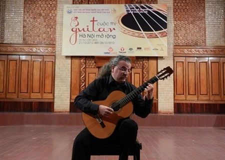 Italian guitarist to perform in Hanoi 