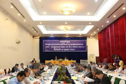 Laos review 10-year cooperation with Vietnam to develop border areas 