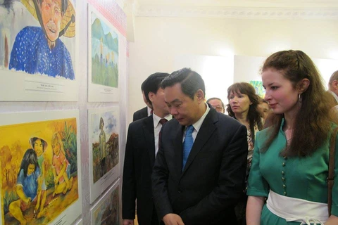 Exhibition displays children’s paintings on Vietnam and Russia 