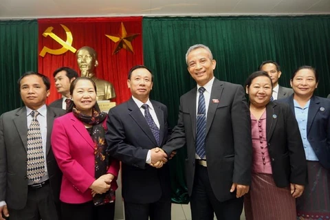 Vietnam, Laos trade union boost links 