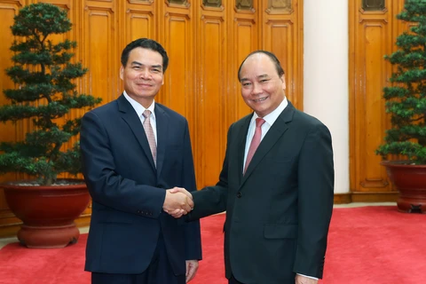 PM receives Lao minister, Chinese group chairman